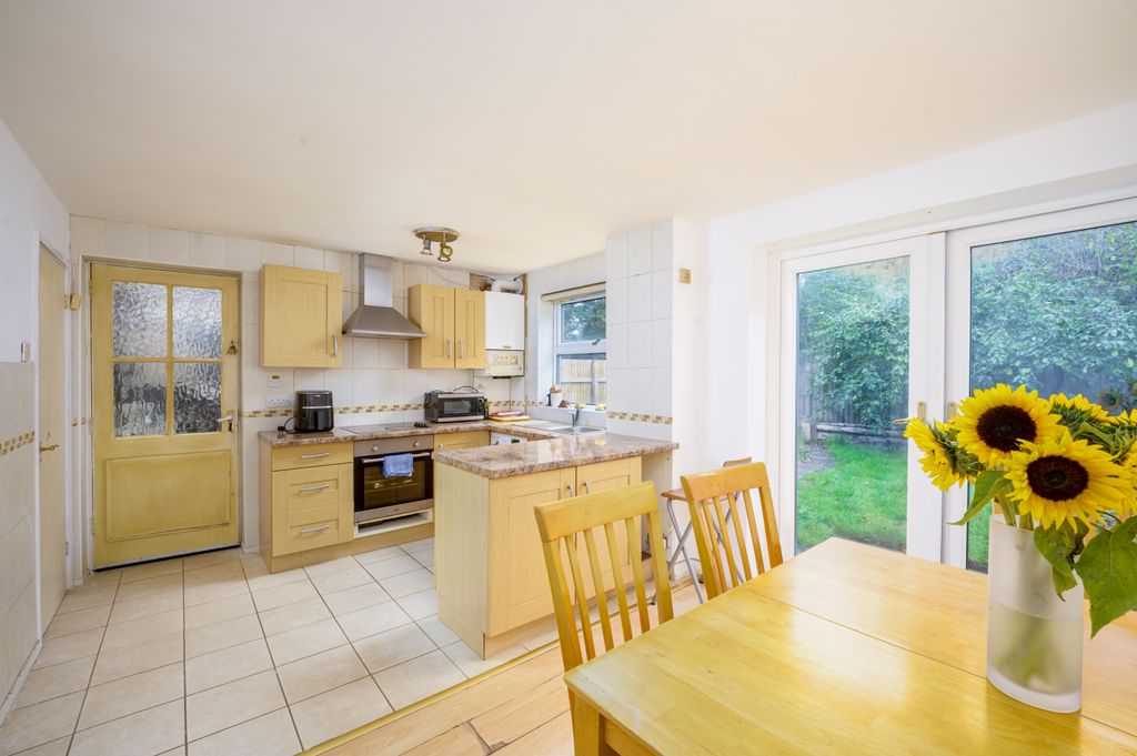 Property photo 2 of 18 07