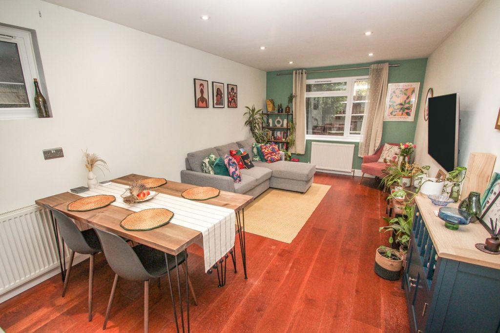 Property photo 3 of 14 4627432