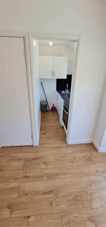 Property photo 2 of 7 Kitchen