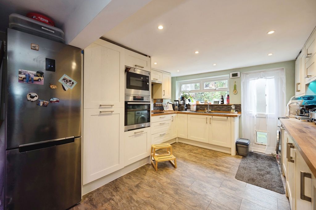 Property photo 2 of 12 Pbox-Img.Jpg