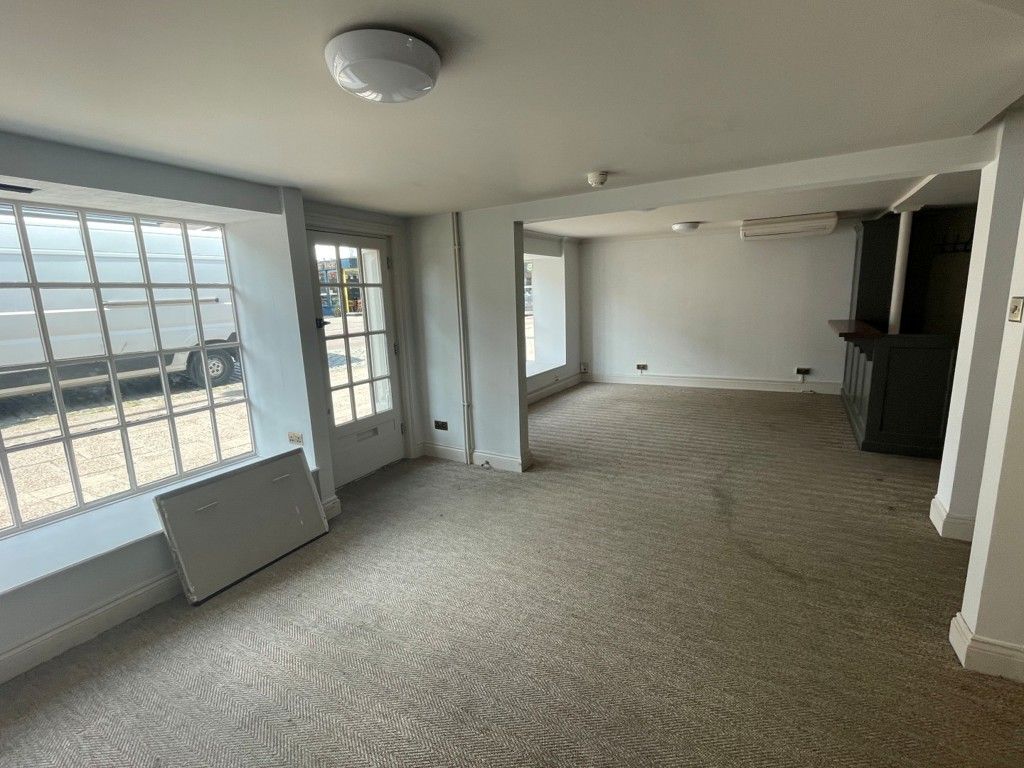 Property photo 3 of 9 Photo 7