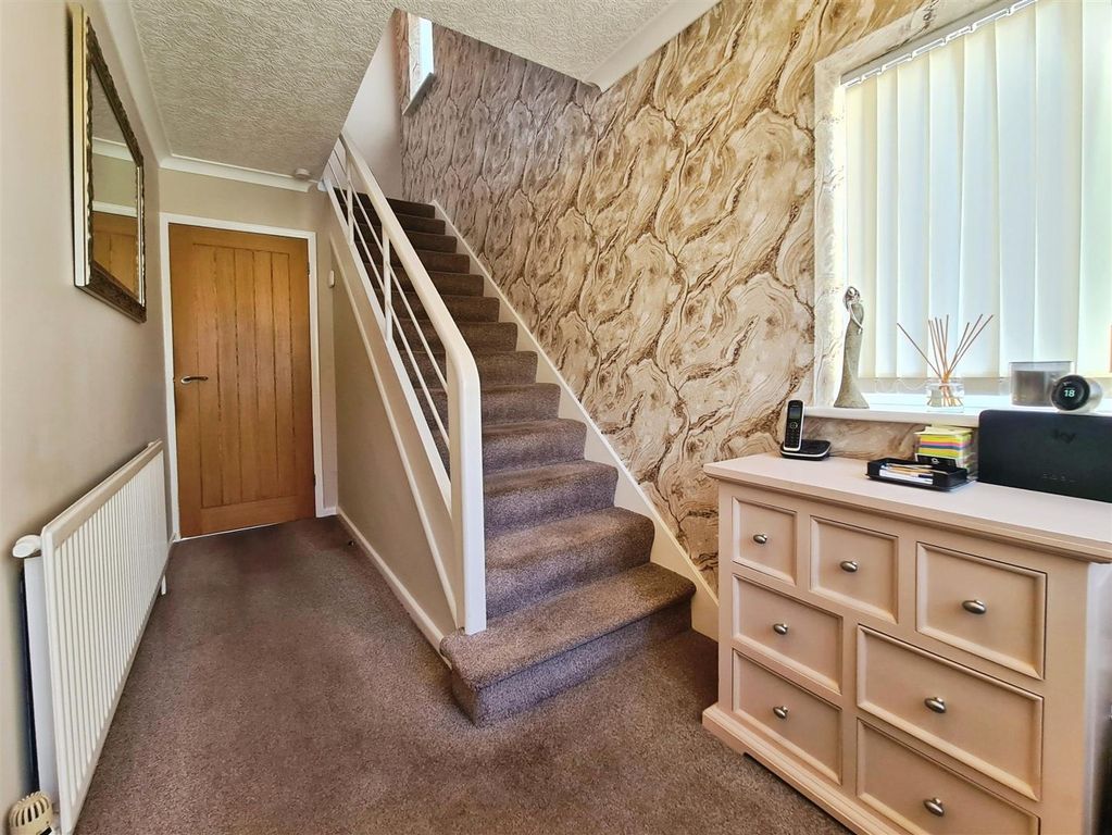 Property photo 2 of 28 Hallway