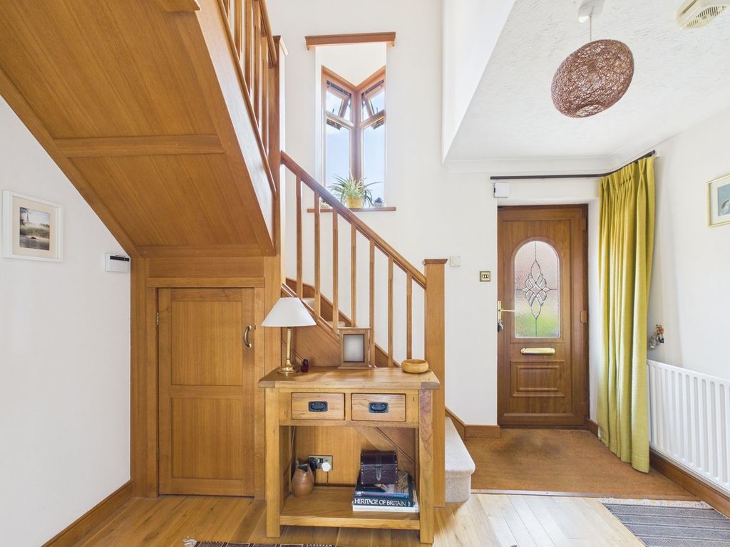 Property photo 2 of 32