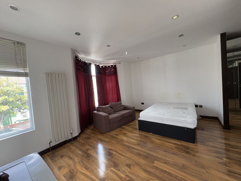 Property photo 2 of 11 Gallery
