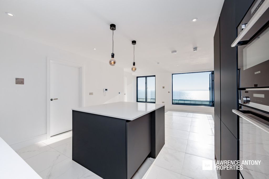 Additional image 17 of 2 bed flat for saleGrand Parade, Leigh-On-Sea SS9