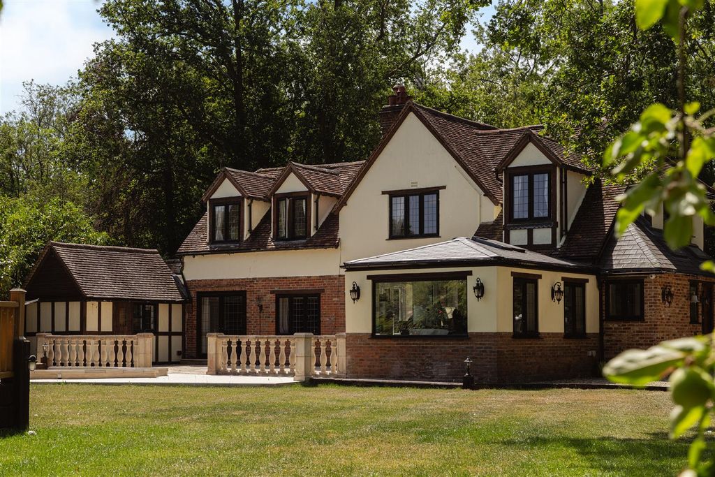 5 bed detached house for saleCharlwood Road, Horley RH6