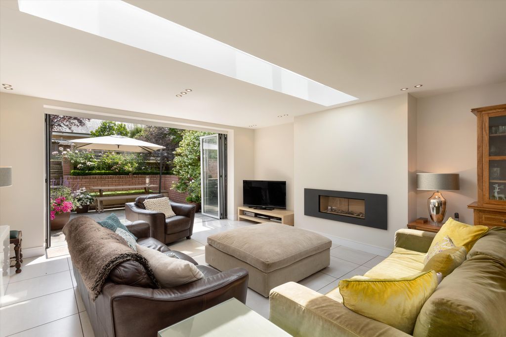 Property photo 2 of 14 Image