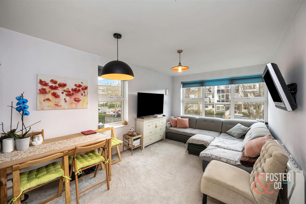Property photo 2 of 17 Wilbury Avenue, Aynsley Court, 9-006.Jpg