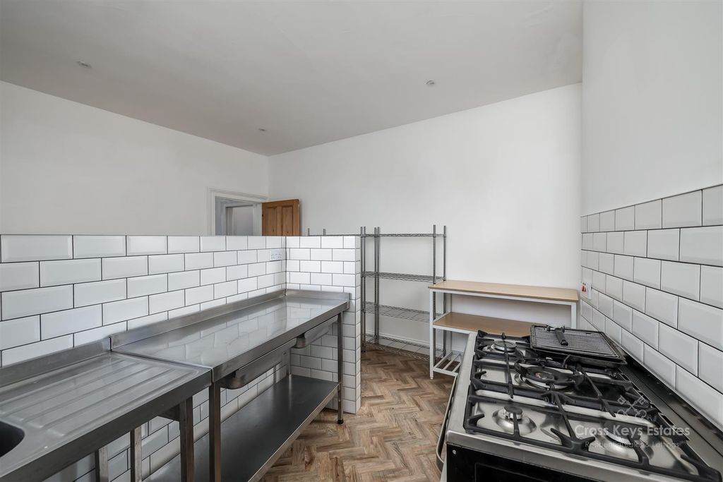 Property photo 3 of 27 Kitchen / Dining Room