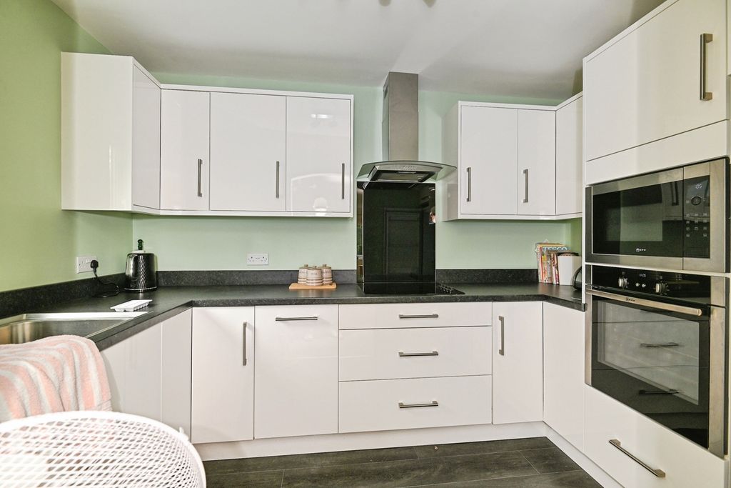 Property photo 3 of 12 Kitchen