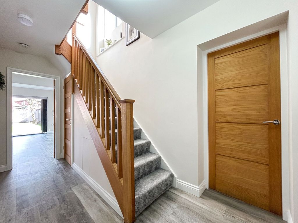 Property photo 3 of 28