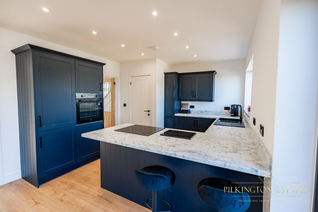 Property photo 3 of 14 4528444