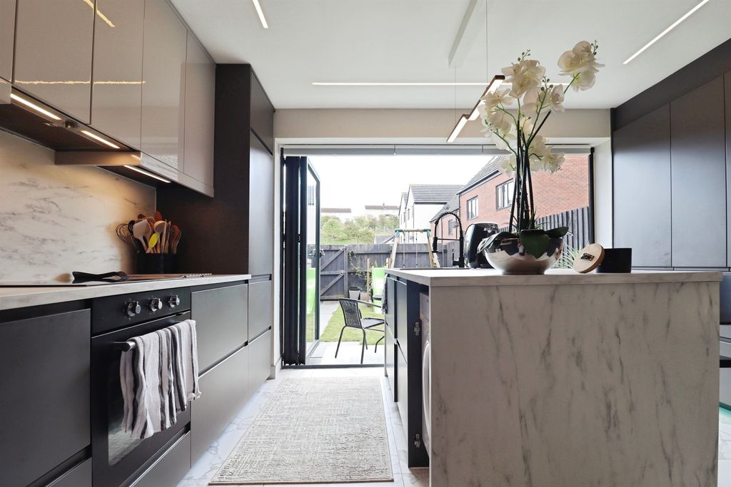 Property photo 2 of 29