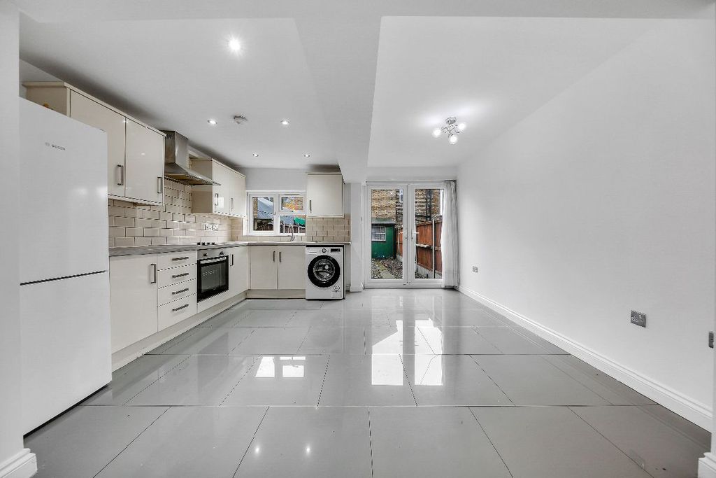 Property photo 3 of 31