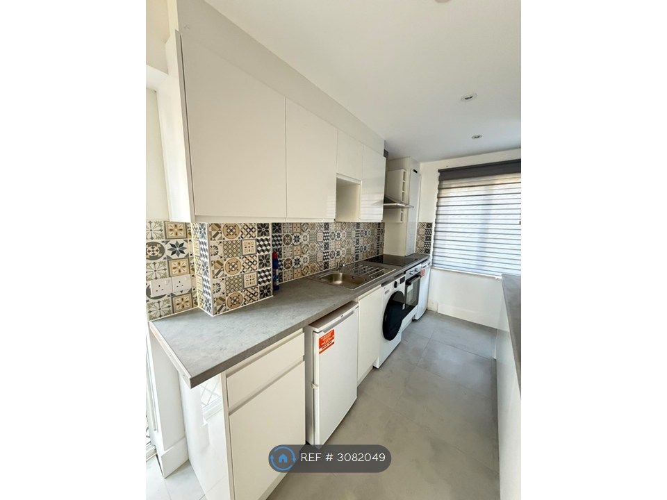 Property photo 2 of 34