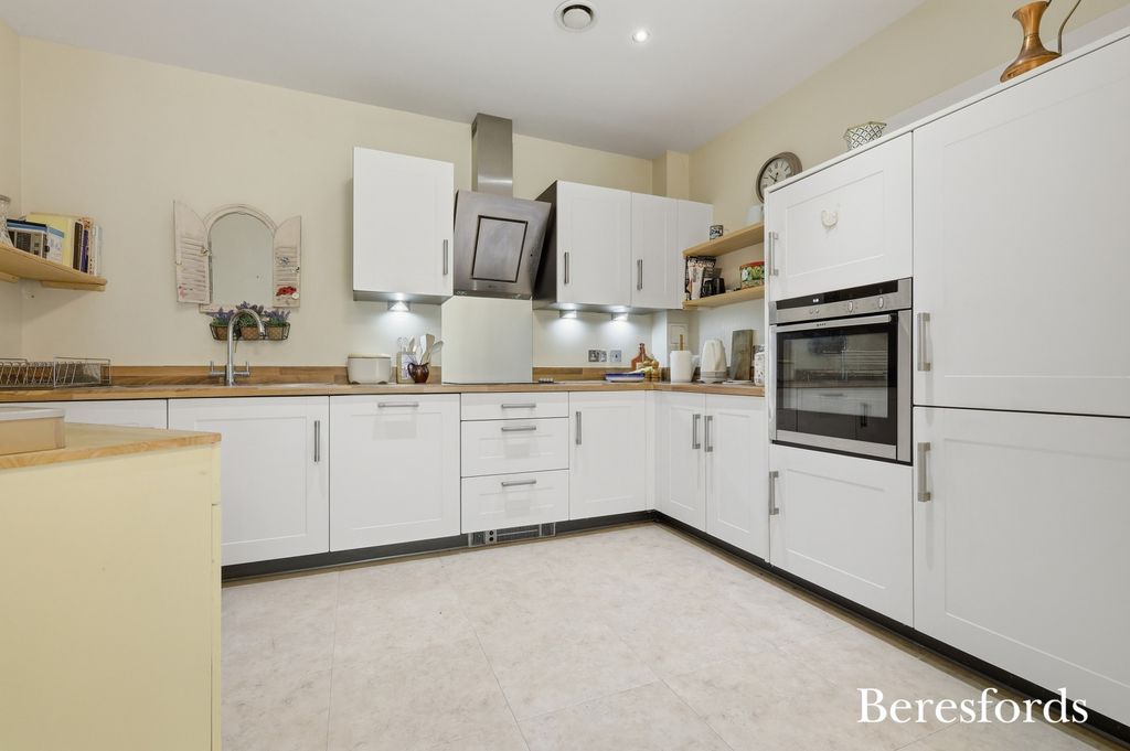 Property photo 2 of 17 Picture No. 15