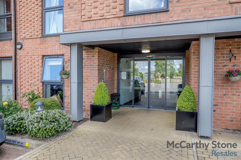 Property photo 2 of 56 8649966-Exterior05.Jpg