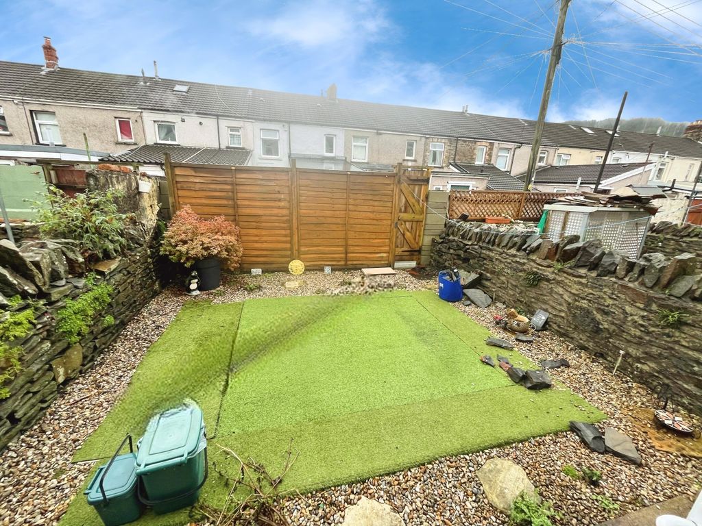 Property photo 2 of 9 Garden