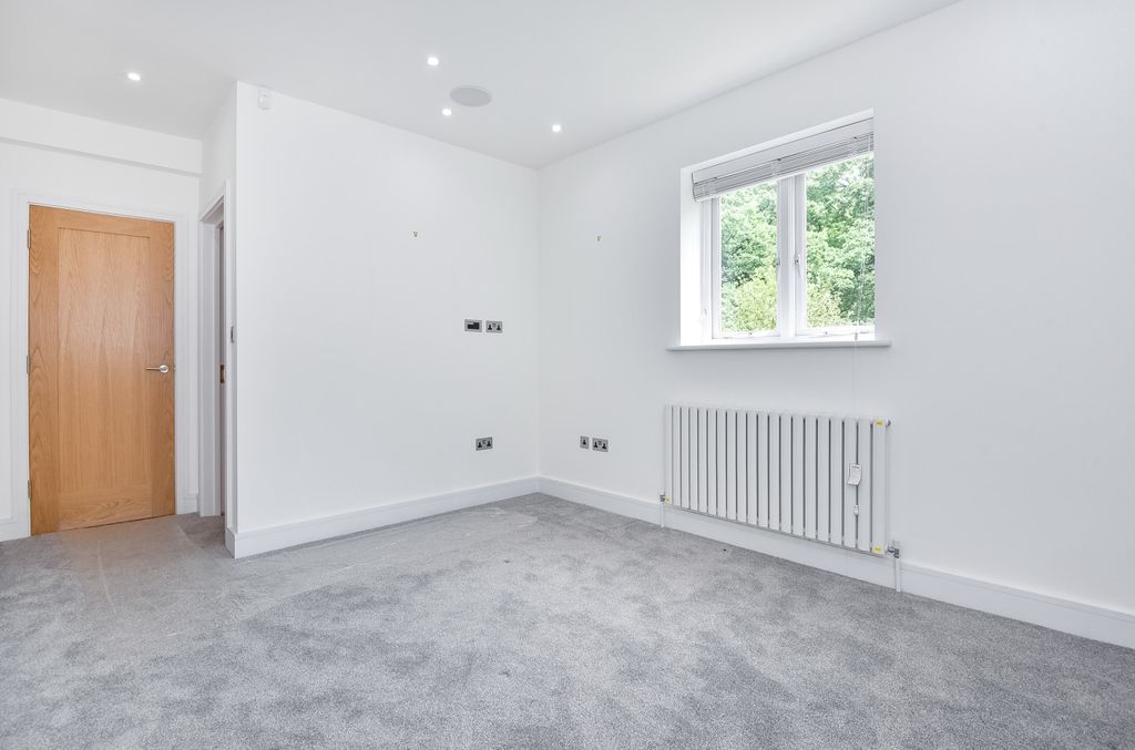 Property photo 3 of 11 Bedroom