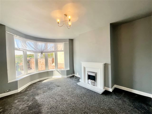 Property photo 3 of 21 Lounge