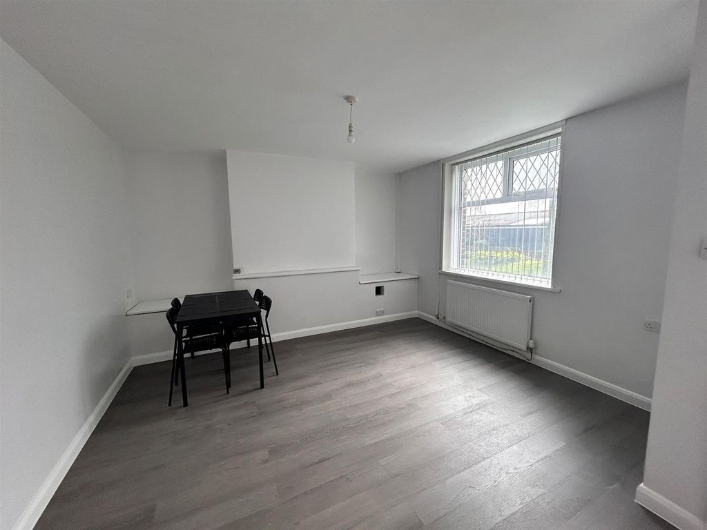 Property photo 2 of 13 98584124-39E2-4A96-8854-6A42B3c849Cf.Jpg