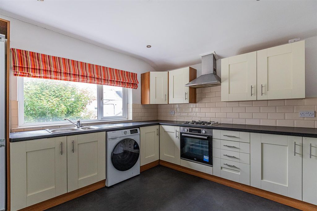 Property photo 3 of 10 90-8.Jpg