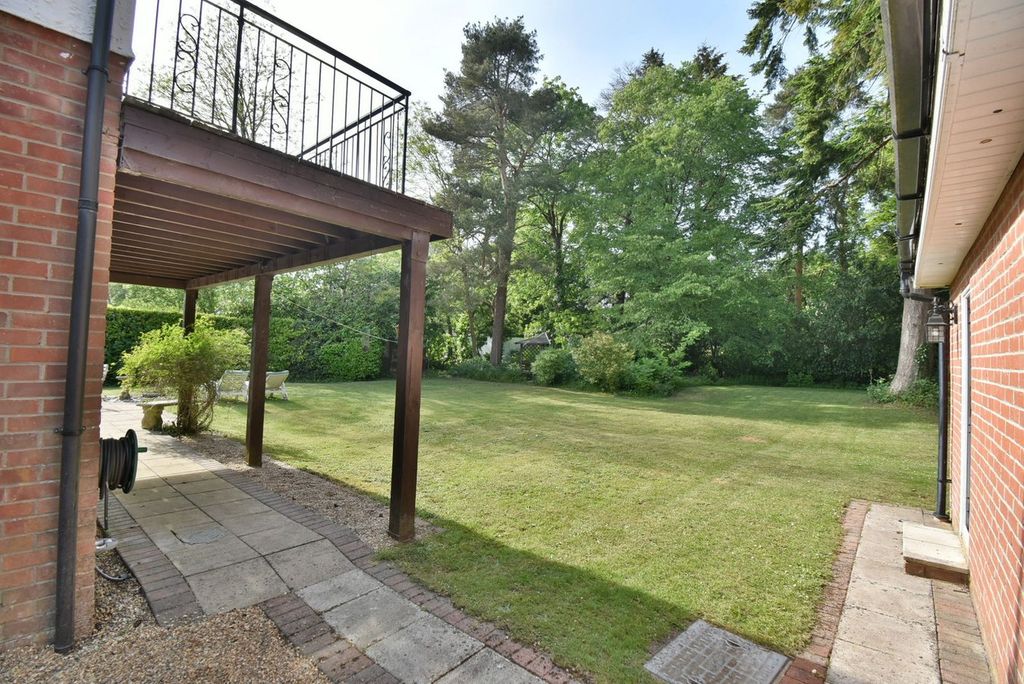 Property photo 3 of 35