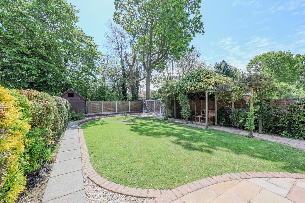 Property photo 3 of 32
