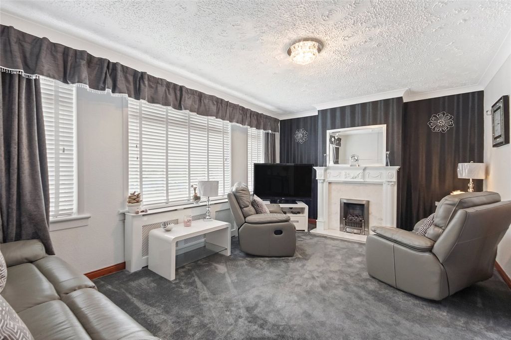 Property photo 2 of 19 Living Room