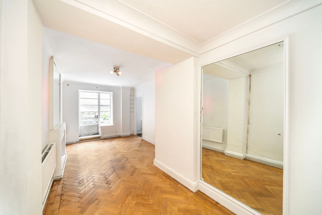 Property photo 2 of 8 Picture No. 10