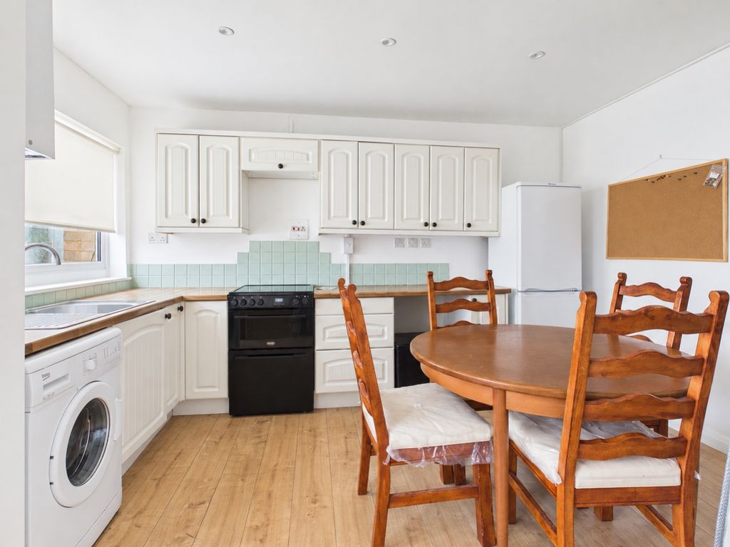 Property photo 2 of 8 Kitchen