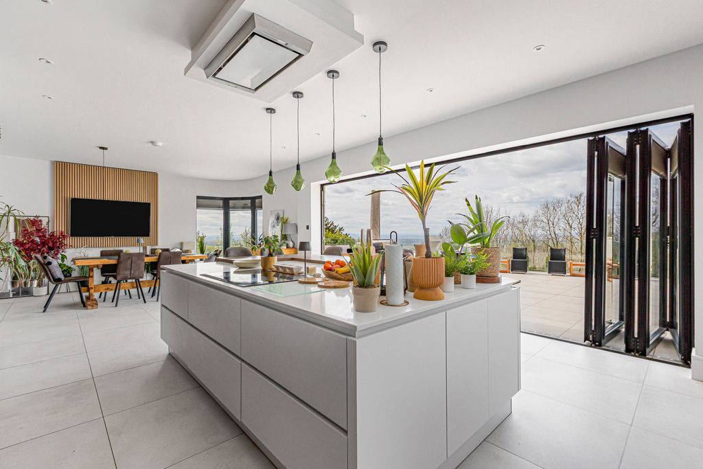 Property photo 2 of 47 Kitchen