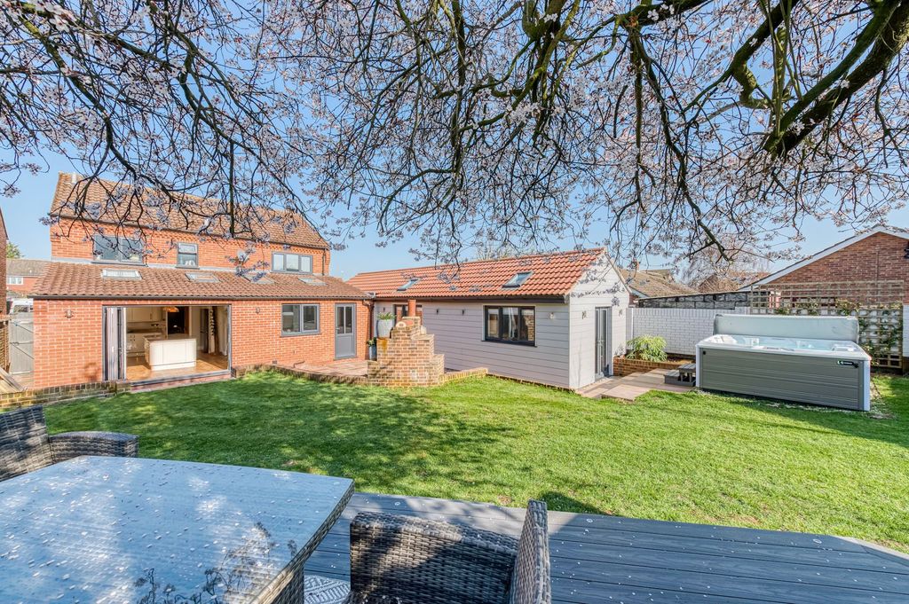 Property photo 1 of 25