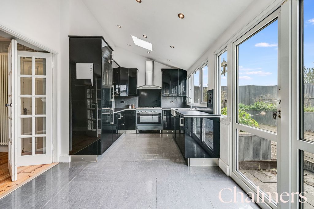 Property photo 2 of 21 Kitchen