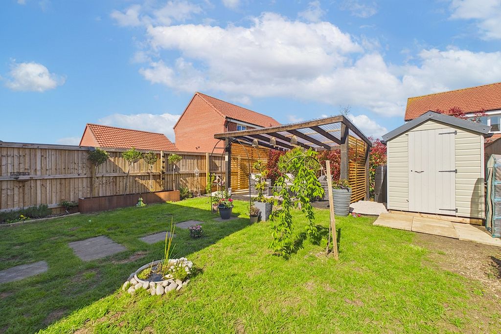 Property photo 3 of 20 Cross Grove - Garden