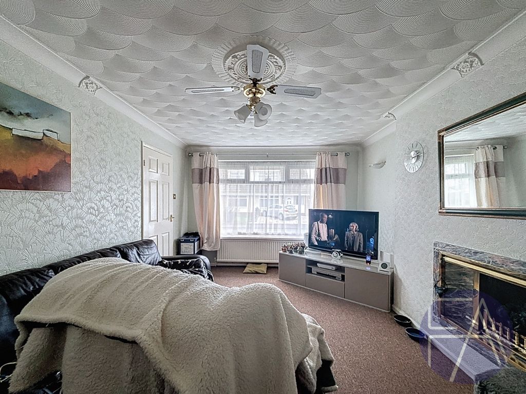 Property photo 3 of 14 4840203