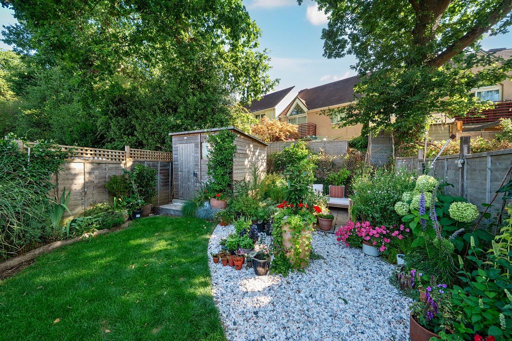 Property photo 2 of 23