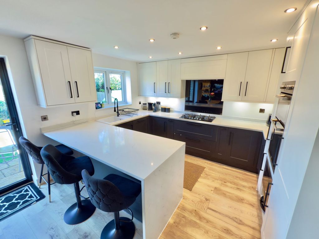 Property photo 3 of 28