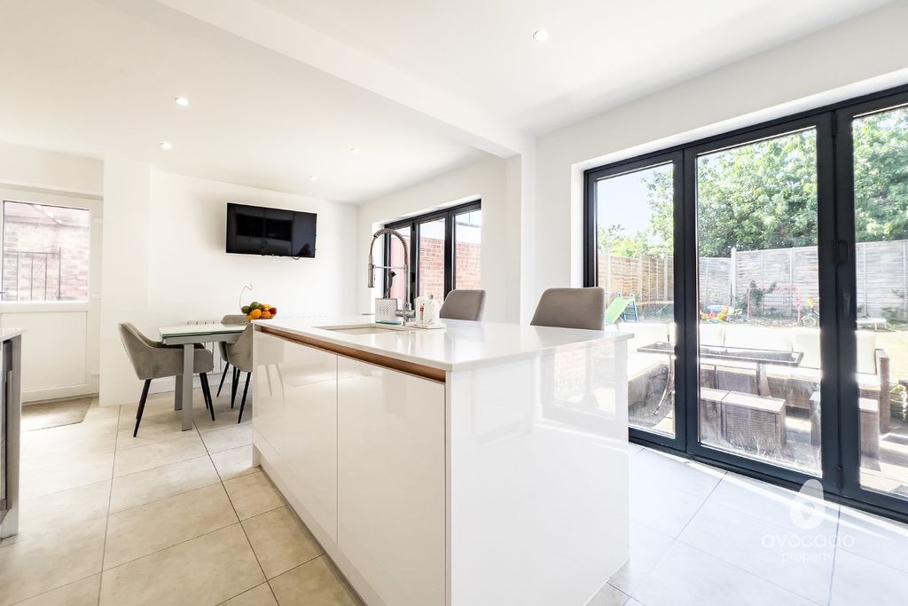 Property photo 3 of 16 4216113
