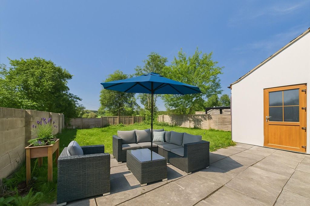 Property photo 2 of 27