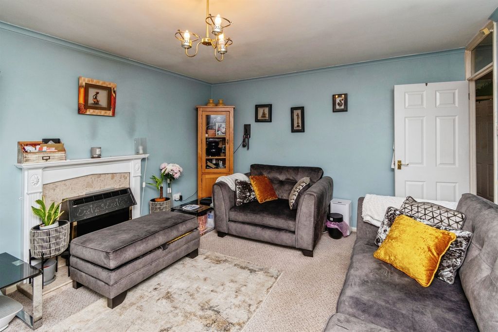 Property photo 2 of 12