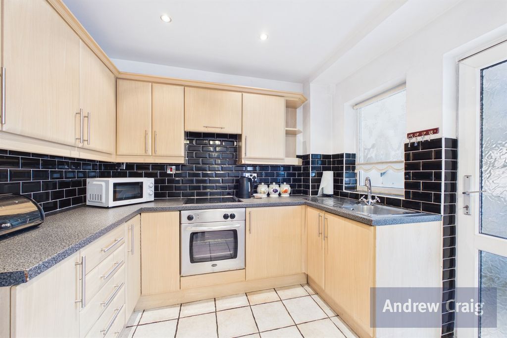 Property photo 3 of 12 Kitchen