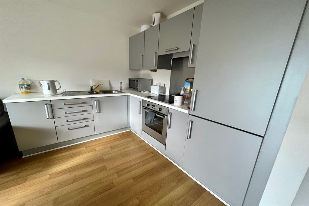 Property photo 2 of 9 Kitchen