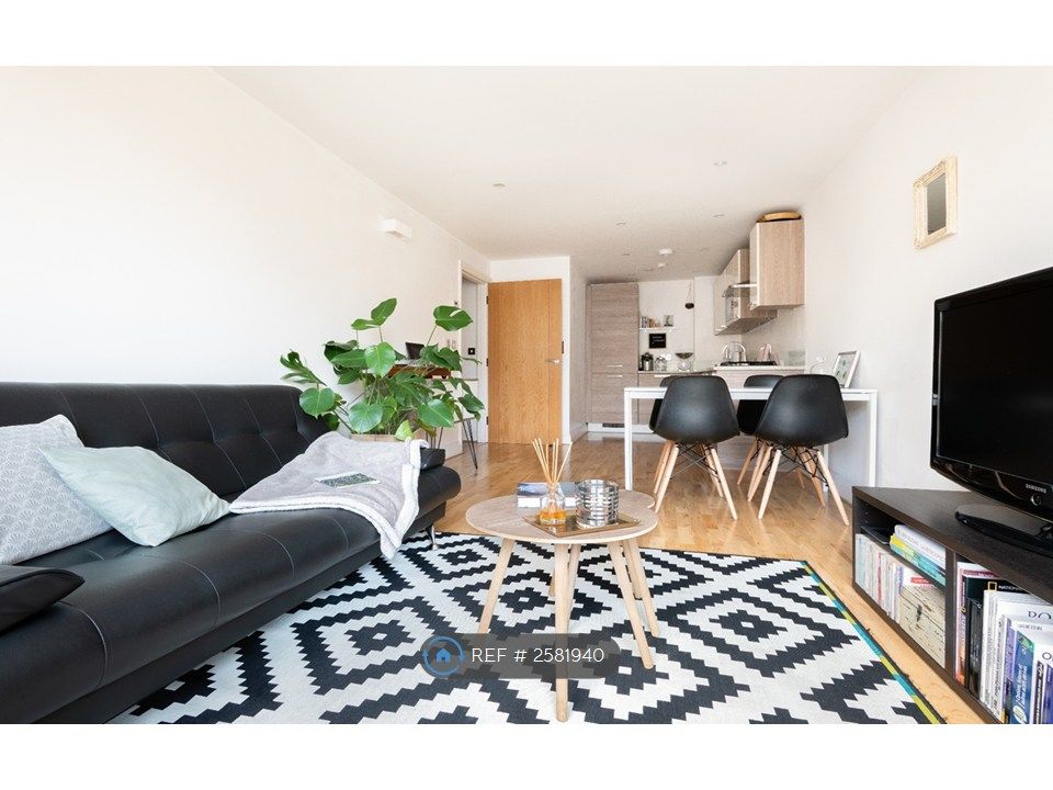 Property photo 1 of 22 Open Plan Living Room / Kitchen