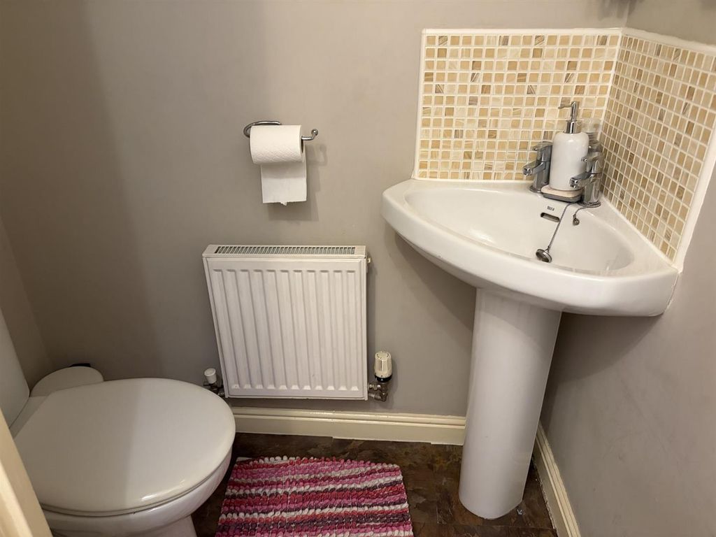 Property photo 3 of 18 Cloakroom.Jpg