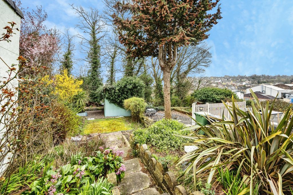 Property photo 2 of 19 Garden