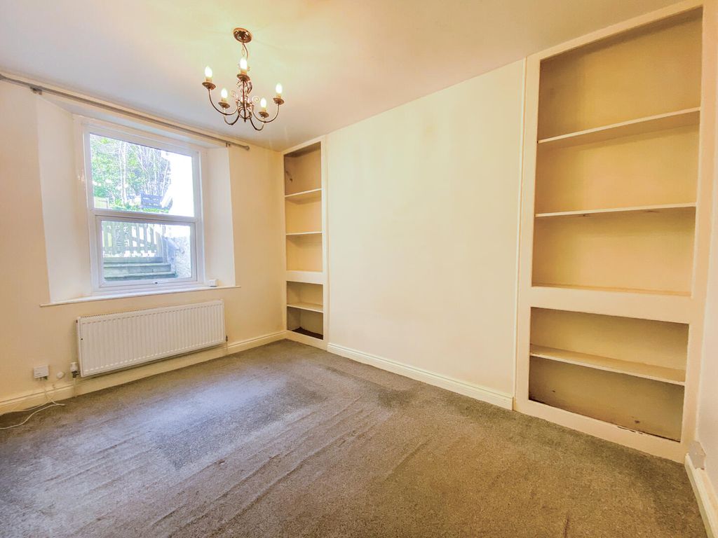 Property photo 3 of 11 Living Room