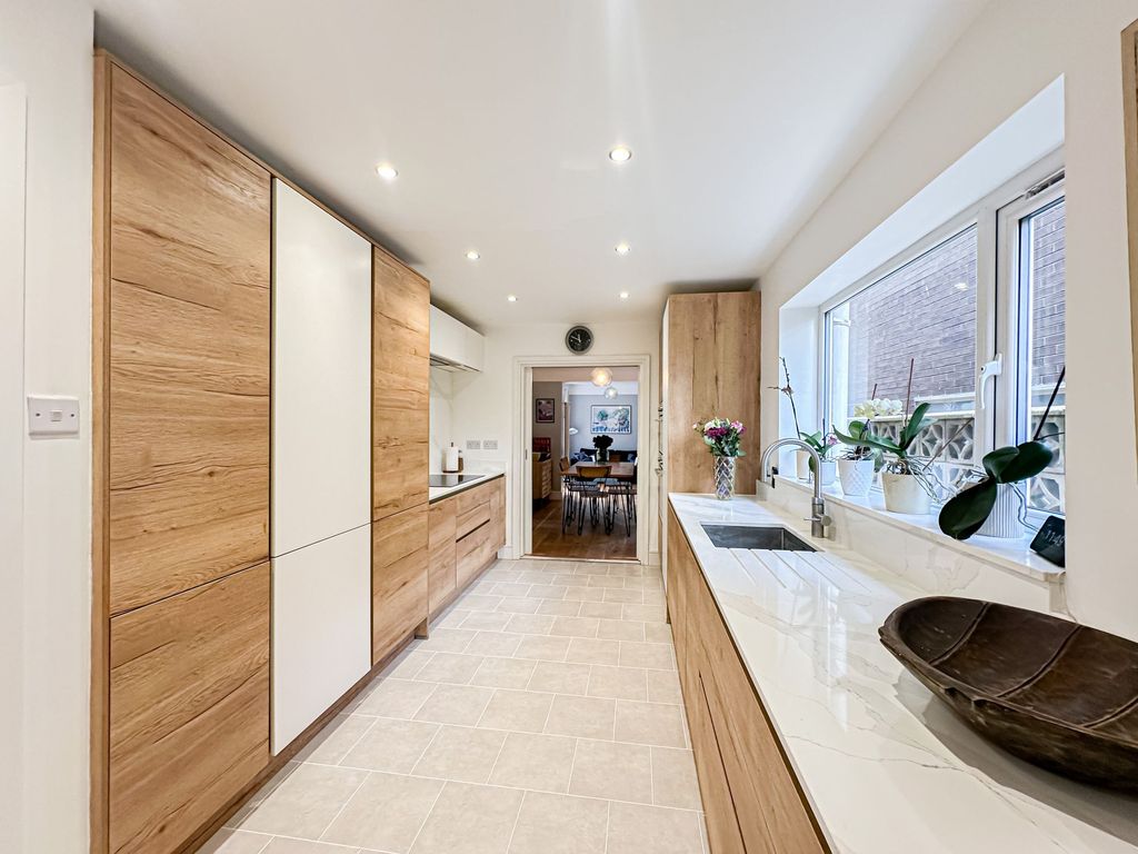 Property photo 2 of 25