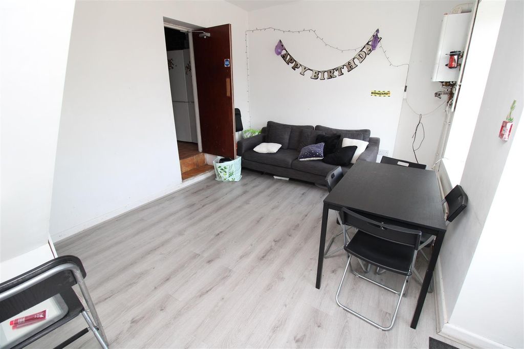 Property photo 2 of 3 Bright Social Space With Sleek Wood Flooring...