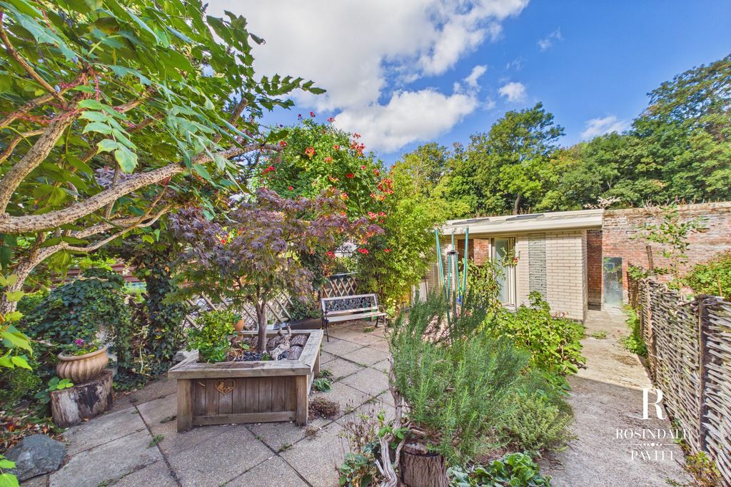 Property photo 2 of 28
